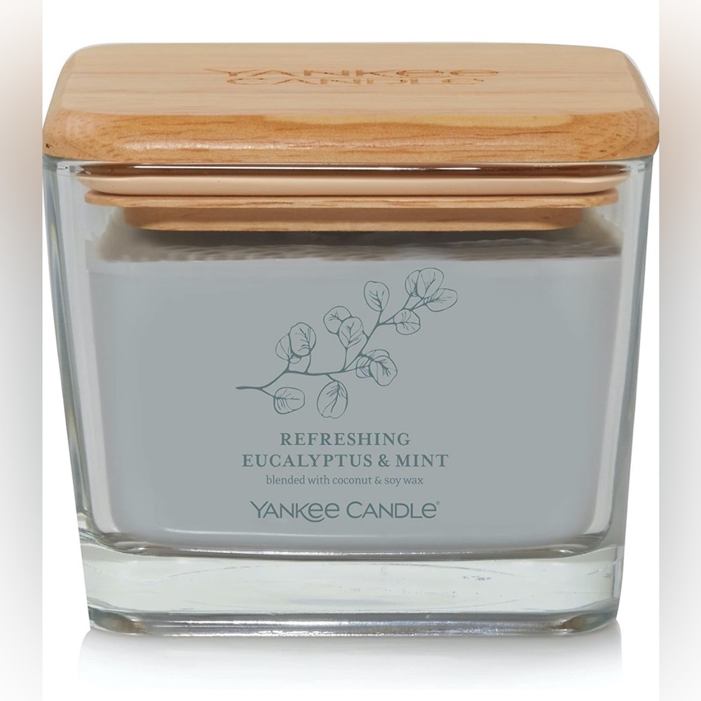Yankee Candle Refreshing Eucalyptus & Mint Medium Square Candle, 11.25 oz - Picture 2 of 4
